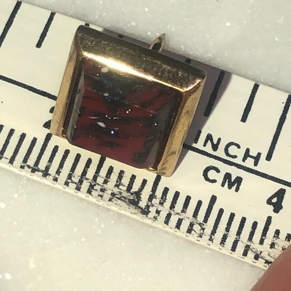 VTG Red Jasper Stone Tie Tack Tie Pin Gold Tone Approx 10mm x 10mm - Picture 6 of 7
